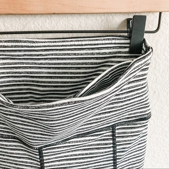 Carly Jean Los Angeles Striped “Sedona” Leggings. Black & White, size Small - Picture 8 of 13